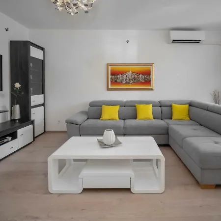 Apartment Lav *